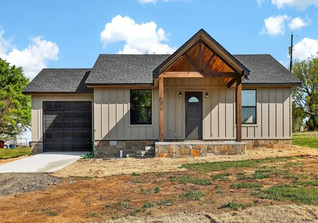 Photo 2 of Single family home for sale at 301 Swanson Rd, Mc Curtain, OK 74944 | MLS# 2628388 | Listing updated on 2026-08-20
