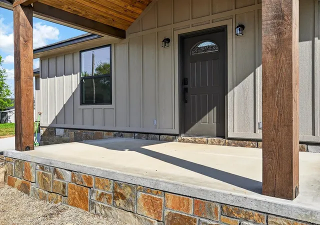 Photo 4 of Single family home for sale at 301 Swanson Rd, Mc Curtain, OK 74944 | MLS# 2628388 | Listing updated on 2026-08-20