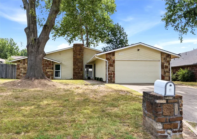 Photo 1 of Sale Pending at 200 Elton Dr, Muskogee, OK 74403 | MLS# 2626411 | Listing updated on 2026-08-20