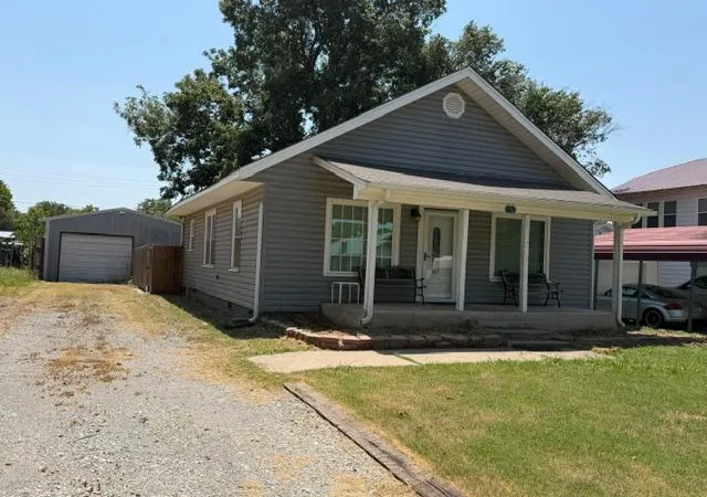 Photo 2 of Sale Pending at 605 N Burgess St, Holdenville, OK 74848 | MLS# 2628424 | Listing updated on 2026-08-20
