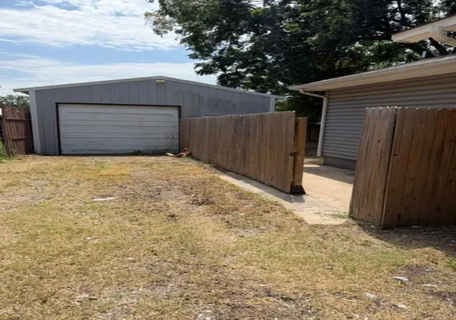 Photo 3 of Sale Pending at 605 N Burgess St, Holdenville, OK 74848 | MLS# 2628424 | Listing updated on 2026-08-20
