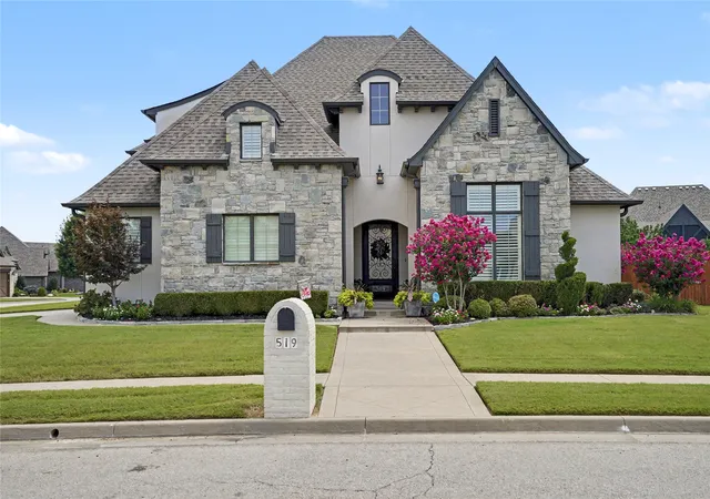 Photo 2 of Single family home for sale at 519 N 84th Place, Broken Arrow, OK 74014 | MLS# 2628401 | Listing updated on 2026-08-20