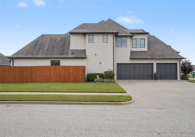 Photo 3 of Single family home for sale at 519 N 84th Place, Broken Arrow, OK 74014 | MLS# 2628401 | Listing updated on 2026-08-20