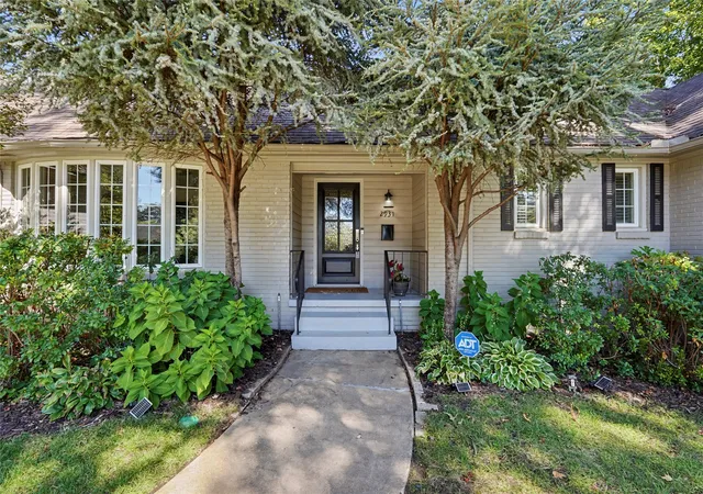 Photo 3 of Single family home for sale at 2931 E 46th Street, Tulsa, OK 74105 | MLS# 2628451 | Listing updated on 2026-10-06