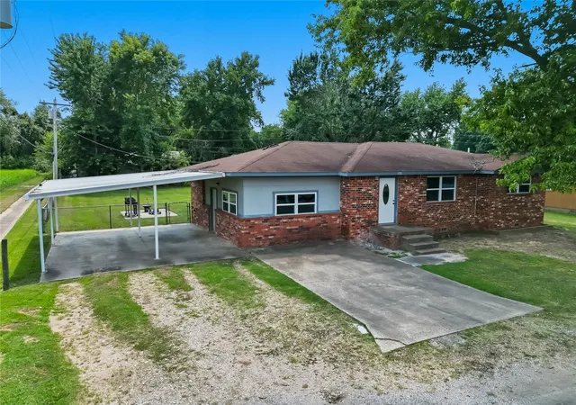 Photo 1 of Sale Pending at 702 W Walnut St, Stilwell, OK 74960 | MLS# 2627735 | Listing updated on 2026-08-26