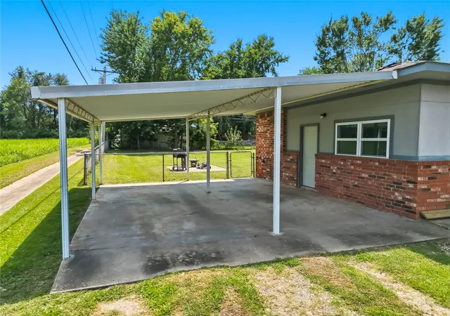 Photo 3 of Sale Pending at 702 W Walnut St, Stilwell, OK 74960 | MLS# 2627735 | Listing updated on 2026-08-26
