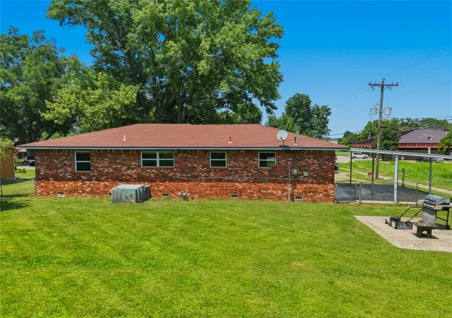 Photo 4 of Sale Pending at 702 W Walnut St, Stilwell, OK 74960 | MLS# 2627735 | Listing updated on 2026-08-26