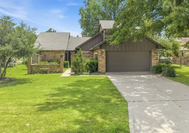Photo 2 of Single family home for sale at 312 Beaumont Dr, Ardmore, OK 73401 | MLS# 2628209 | Listing updated on 2026-08-20