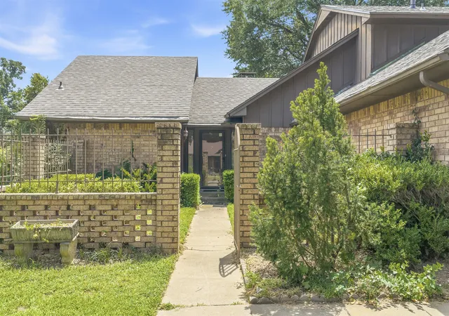 Photo 3 of Single family home for sale at 312 Beaumont Dr, Ardmore, OK 73401 | MLS# 2628209 | Listing updated on 2026-08-20