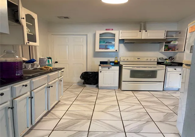 4th image of 3536 E Latimer Pl, Tulsa, OK 74115 | MLS# 2628496