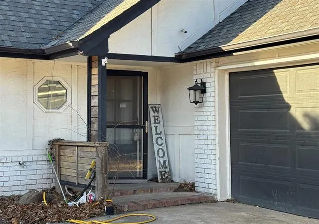 Photo 2 of Single family home for sale at 1805 N Hickory Pl, Broken Arrow, OK 74012 | MLS# 2628419 | Listing updated on 2026-08-20