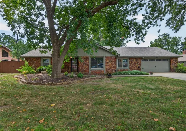 2nd image of 2417 Georgetown Dr, Bartlesville, OK 74006 | MLS# 2628475
