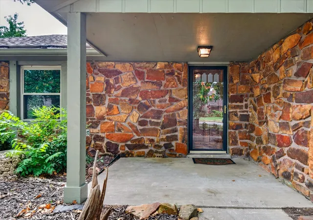 Photo 3 of Sale Pending at 2417 Georgetown Dr, Bartlesville, OK 74006 | MLS# 2628475 | Listing updated on 2026-09-21