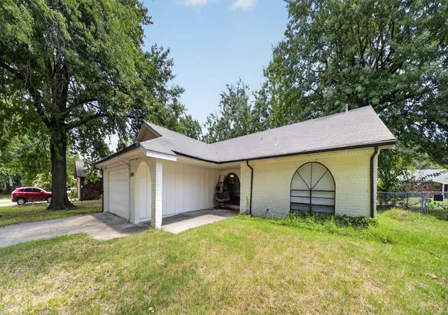 Photo 3 of Single family home for sale at 2209 S Juniper Ave W, Broken Arrow, OK 74012 | MLS# 2628469 | Listing updated on 2026-08-26