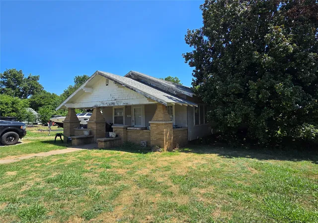 Photo 1 of Single family home for sale at 306 2nd Street, Fairfax, OK 74637 | MLS# 2628514 | Listing updated on 2026-09-17