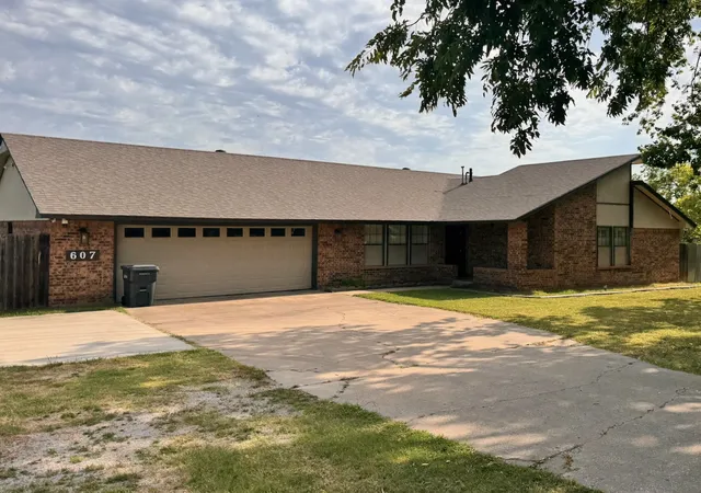 2nd image of 607 Wallace St Nw, Ardmore, OK 73401 | MLS# 2628506