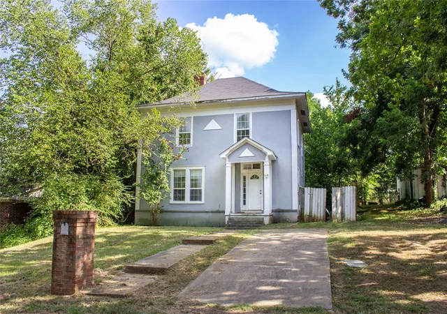 Photo 1 of Single family home for sale at 404 E Laurel St, Hugo, OK 74743 | MLS# 2628484 | Listing updated on 2026-10-04