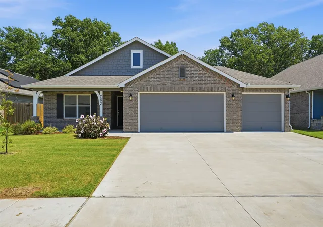 Photo 1 of Single family home for sale at 7423 S Walnut Ave, Broken Arrow, OK 74011 | MLS# 2623777 | Listing updated on 2026-08-20