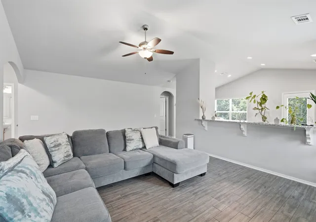 Photo 2 of Single family home for sale at 7423 S Walnut Ave, Broken Arrow, OK 74011 | MLS# 2623777 | Listing updated on 2026-08-20