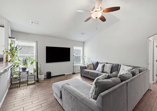 Photo 3 of Single family home for sale at 7423 S Walnut Ave, Broken Arrow, OK 74011 | MLS# 2623777 | Listing updated on 2026-08-20