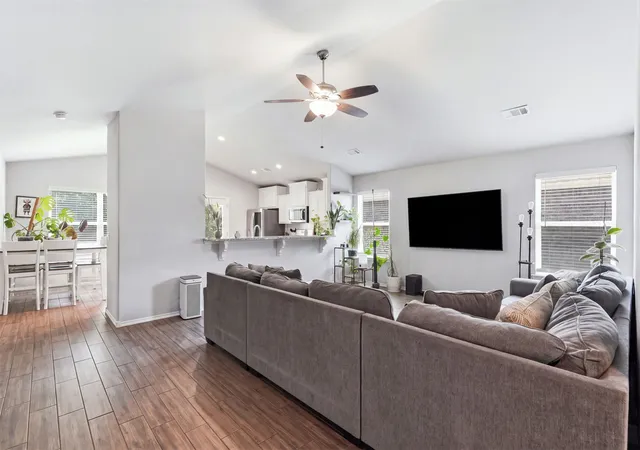 Photo 3 of Single family home for sale at 7423 S Walnut Ave, Broken Arrow, OK 74011 | MLS# 2623777 | Listing updated on 2026-08-20