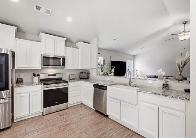 Photo 4 of Single family home for sale at 7423 S Walnut Ave, Broken Arrow, OK 74011 | MLS# 2623777 | Listing updated on 2026-08-20