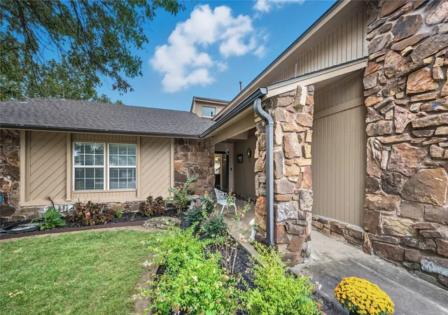 Photo 2 of Sale Pending at 5852 S 91st Eastavenue, Tulsa, OK 74145 | MLS# 2628598 | Listing updated on 2026-08-20