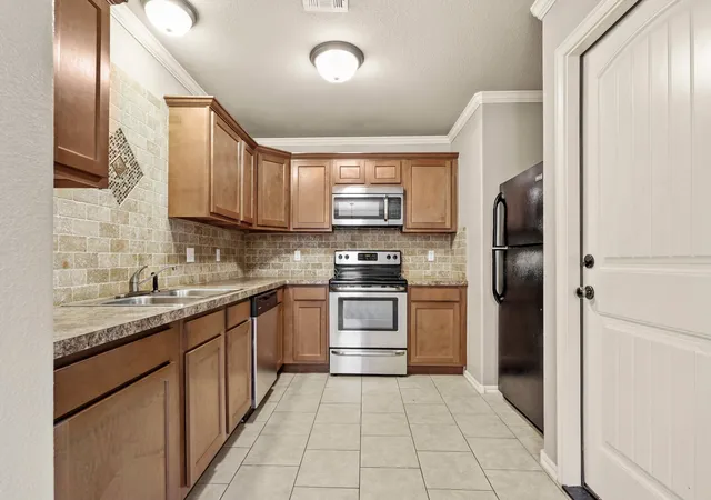Listing Photo 5 - Condo for sale in building located at 914 N Osage Ave, Claremore, OK 74017