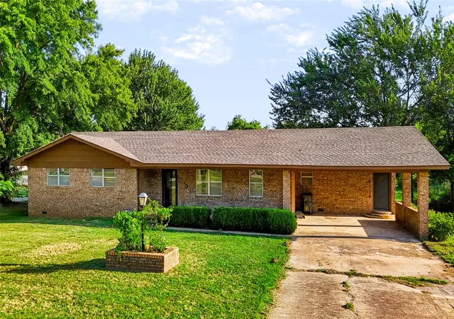 Photo 3 of Single family home for sale at 130 W Gist Ave, Roff, OK 74865 | MLS# 2623936 | Listing updated on 2026-10-07