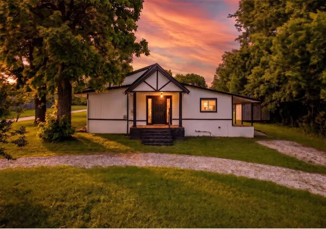 1st image of 125 W Walnut St, Coweta, OK 74429 | MLS# 2628643