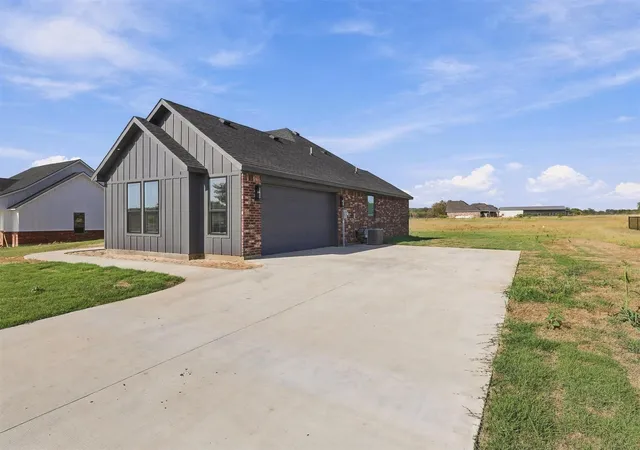 Photo 3 of Single family home for sale at 63 Pecan Ridge Rd, Durant, OK 74701 | MLS# 2626851 | Listing updated on 2026-09-21