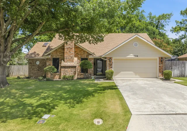 2nd image of 704 Rosewood St, Ardmore, OK 73401 | MLS# 2627826