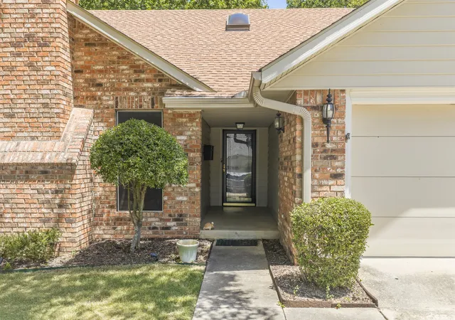 3rd image of 704 Rosewood St, Ardmore, OK 73401 | MLS# 2627826