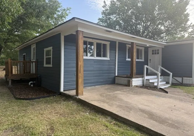 2nd image of 1104 Waco, Durant, OK 74701 | MLS# 2628691