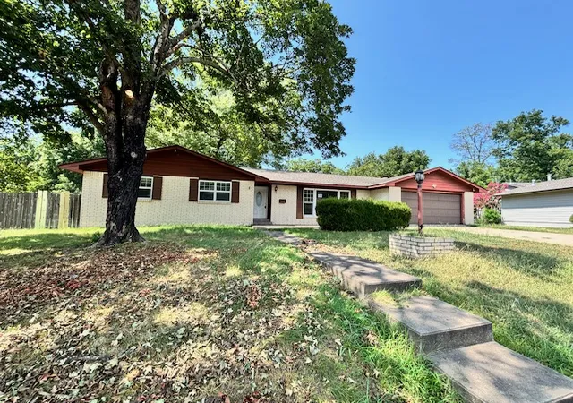 Photo 1 of Sale Pending at 259 Redbud Ln, Tahlequah, OK 74464 | MLS# 2628726 | Listing updated on 2026-08-20