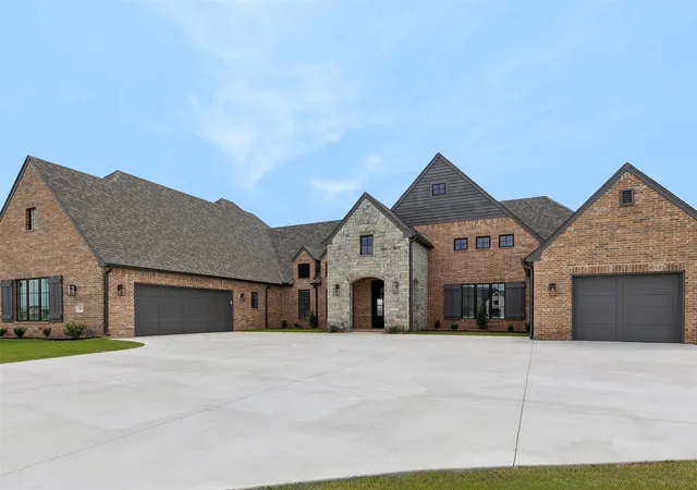 Photo 2 of Sale Pending at 88 E 165th Place S, Glenpool, OK 74033 | MLS# 2628776 | Listing updated on 2026-08-20