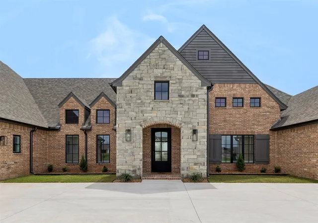Photo 3 of Sale Pending at 88 E 165th Place S, Glenpool, OK 74033 | MLS# 2628776 | Listing updated on 2026-08-20