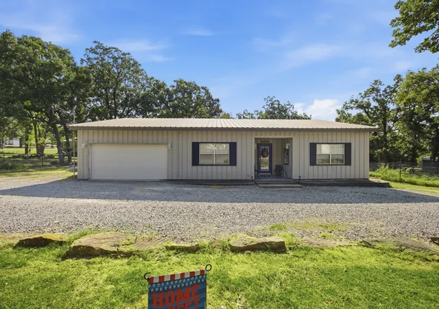 Photo 4 of Single family home for sale at 172 Indian Nation Dr, Canadian, OK 74425 | MLS# 2628630 | Listing updated on 2026-08-20