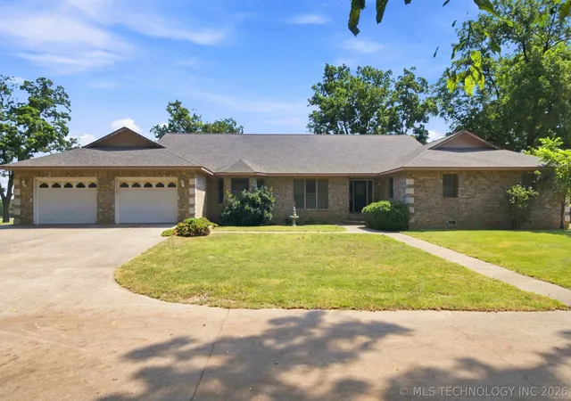 Photo 2 of Sale Pending at 26470 S 650 Road, Grove, OK 74344 | MLS# 2628846 | Listing updated on 2026-08-28