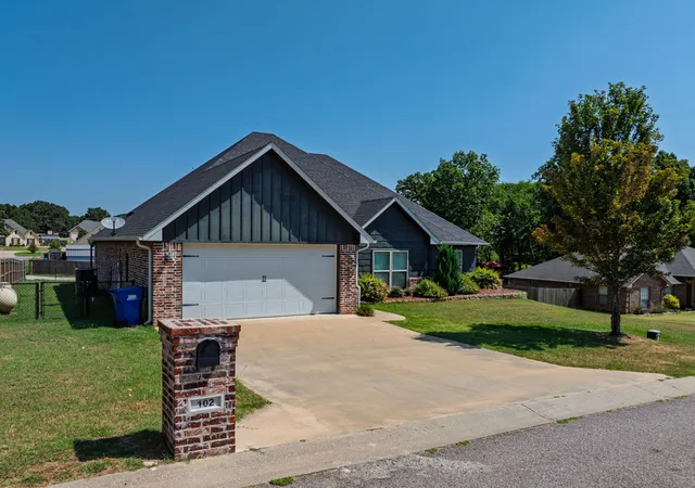 2nd image of 102 Bunker Dr, Durant, OK 74701 | MLS# 2628855