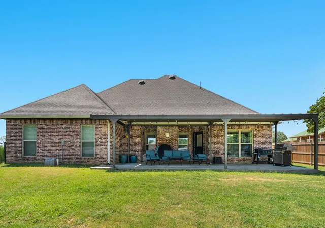 Photo 4 of Single family home for sale at 102 Bunker Dr, Durant, OK 74701 | MLS# 2628855 | Listing updated on 2026-09-30