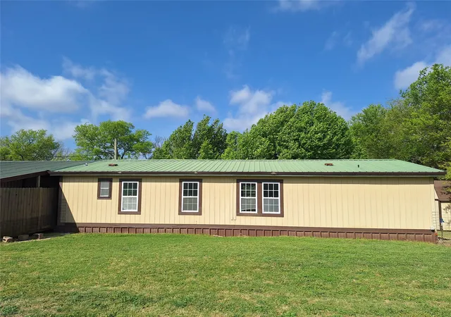 Photo 3 of Manufactured home for sale at 200 W 7th Street, Stratford, OK 74872 | MLS# 2627105 | Listing updated on 2026-08-20
