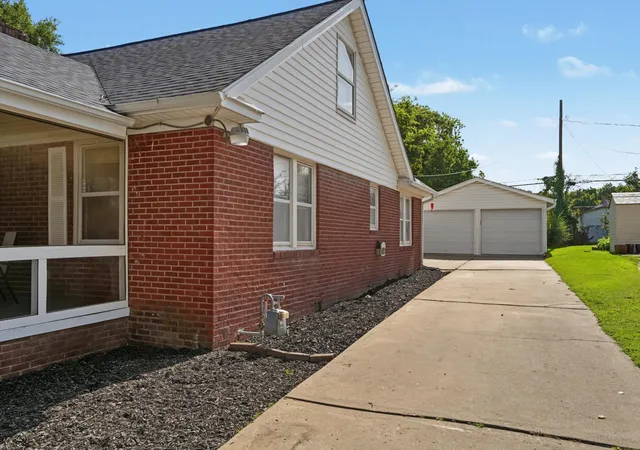 Photo 3 of Sale Pending at 1315 S New Hvn Ave, Tulsa, OK 74112 | MLS# 2626185 | Listing updated on 2026-09-29