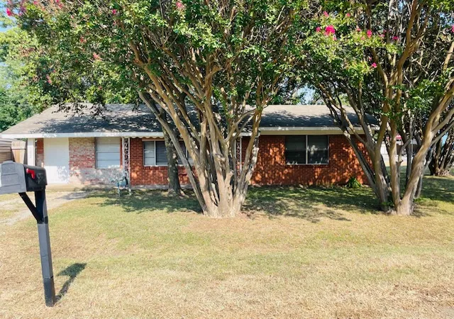 1st image of 102 N Collins St, Colbert, OK 74733 | MLS# 2628872