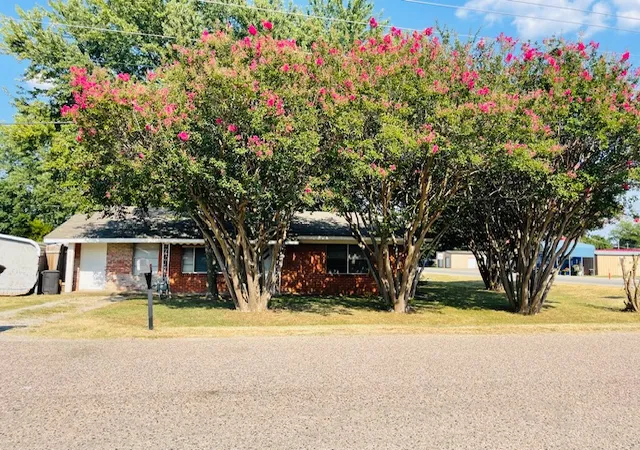 Photo 3 of Single family home for sale at 102 N Collins St, Colbert, OK 74733 | MLS# 2628872 | Listing updated on 2026-08-20