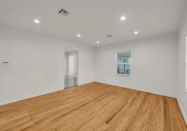 Photo 3 of Sale Pending at 44 S 71st Eastavenue, Tulsa, OK 74112 | MLS# 2628875 | Listing updated on 2026-08-24