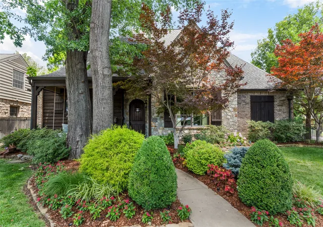 Photo 2 of Mansion for sale at 2549 S Evanston Ave, Tulsa, OK 74114 | MLS# 2628836 | Listing updated on 2026-08-20