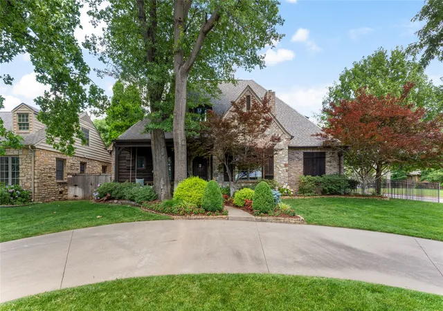 Photo 3 of Mansion for sale at 2549 S Evanston Ave, Tulsa, OK 74114 | MLS# 2628836 | Listing updated on 2026-08-20