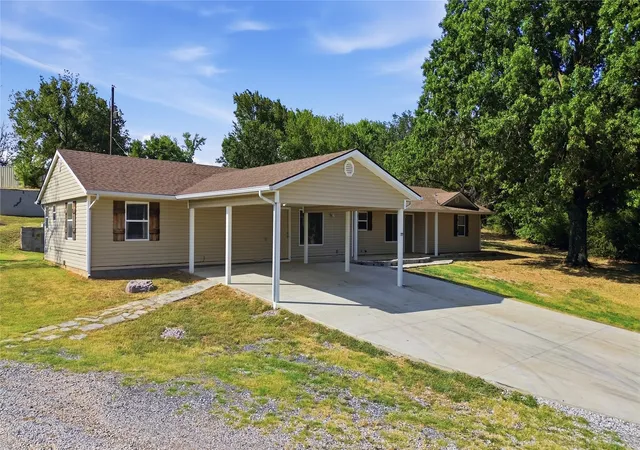 Photo 3 of Single family home for sale at 2540 E Davis Fld Rd, Muskogee, OK 74403 | MLS# 2628754 | Listing updated on 2026-08-20