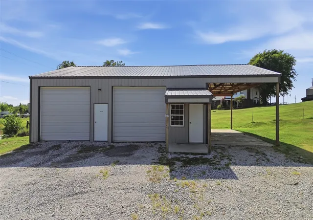 Photo 4 of Single family home for sale at 2540 E Davis Fld Rd, Muskogee, OK 74403 | MLS# 2628754 | Listing updated on 2026-08-20